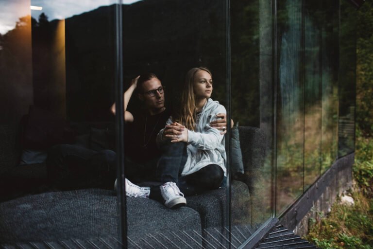 couple doing abs workout together t20 1jnvkn